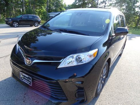 Used 2018 Toyota Sienna LE AWD image 5