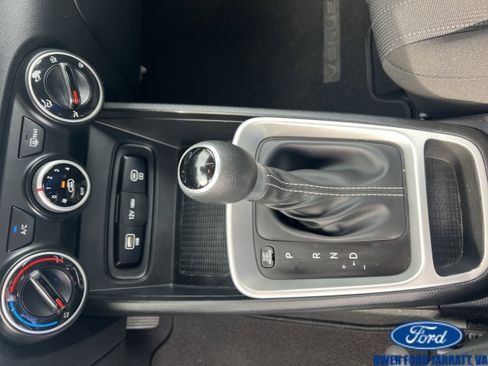 Used 2025 Hyundai Venue SE FWD image 12