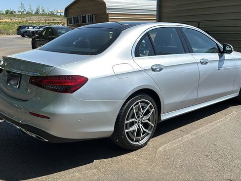 Used 2021 Mercedes-Benz E 350 4MATIC Sedan image 4
