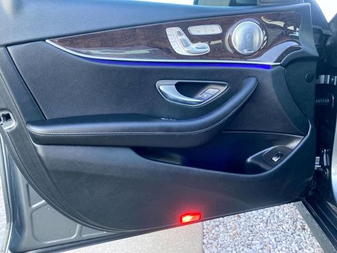 Used 2017 Mercedes-Benz E 300 4MATIC image 19