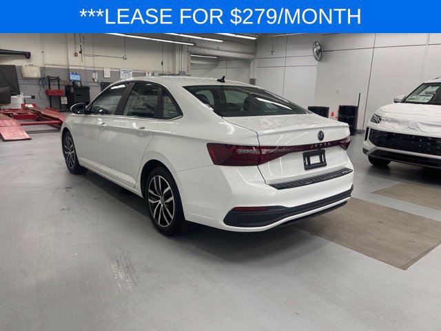 Used 2026 Volkswagen Jetta SE FWD image 2