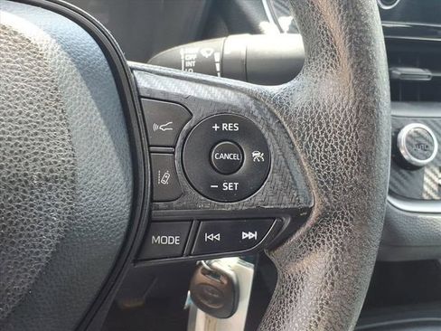 Used 2020 Toyota Corolla LE FWD image 18