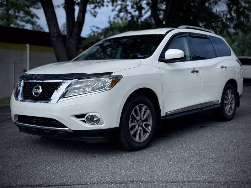 Used 2014 Nissan Pathfinder SL w/ SL Tech Package AWD/4WD image 3