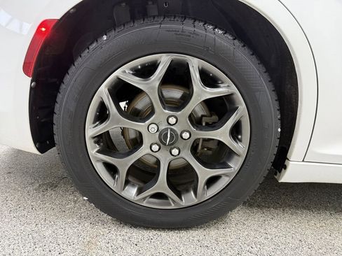 Used 2018 Chrysler 300 S w/ 300S Premium Group image 38