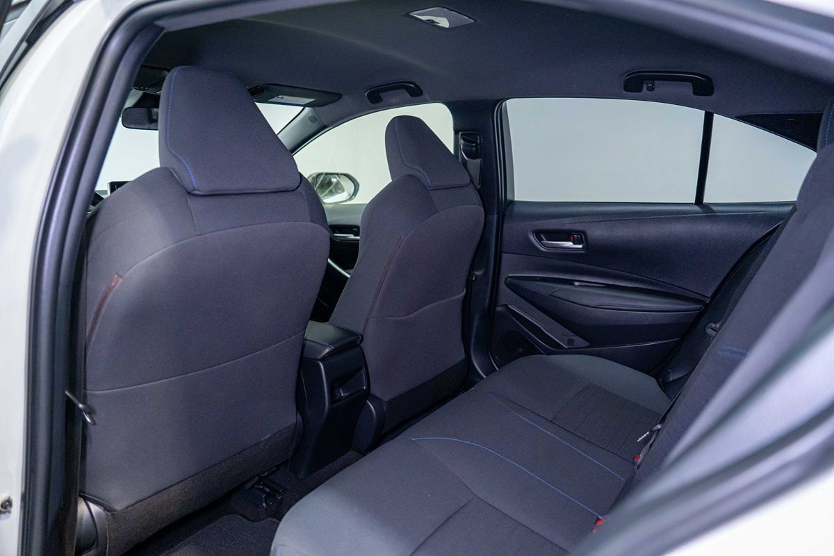 Used 2020 Toyota Corolla SE w/ Carpet Mat Package (TMS) FWD image 16