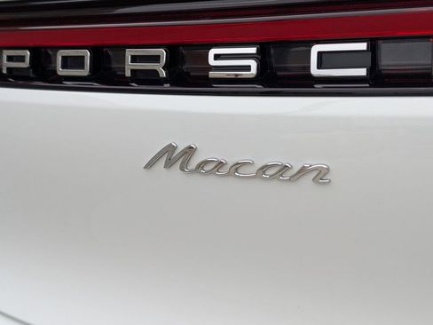 Certified 2025 Porsche Macan AWD/4WD image 28