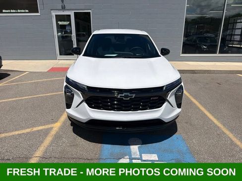 Used 2024 Chevrolet Trax RS w/ Driver Confidence Package FWD image 2
