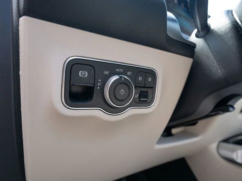 Used 2021 Mercedes-Benz GLB 250 4MATIC w/ Premium Package image 43