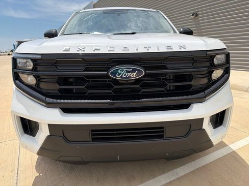 Used 2025 Ford Expedition Active AWD/4WD image 7