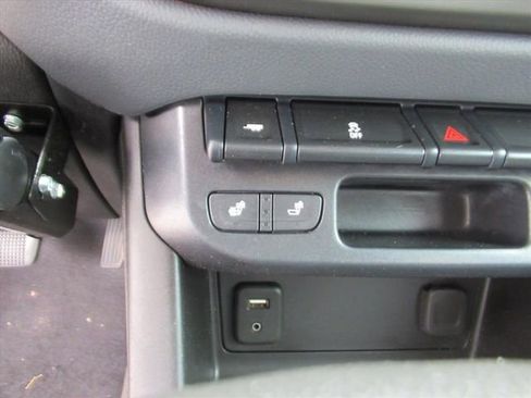 Used 2018 Chevrolet Colorado Z71 image 27