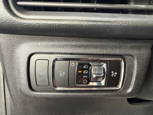 Certified 2025 Lincoln Corsair Reserve AWD/4WD image 12