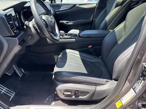 Used 2024 BMW 330i xDrive 330i xDrive Sedan AWD w/ Premium Package image 17