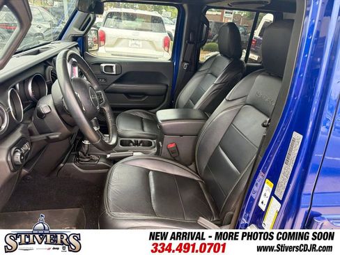 Used 2018 Jeep Wrangler Unlimited Sahara AWD/4WD image 14