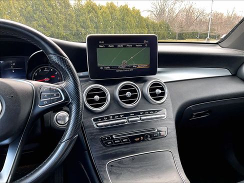 Used 2017 Mercedes-Benz GLC 300 4MATIC image 18