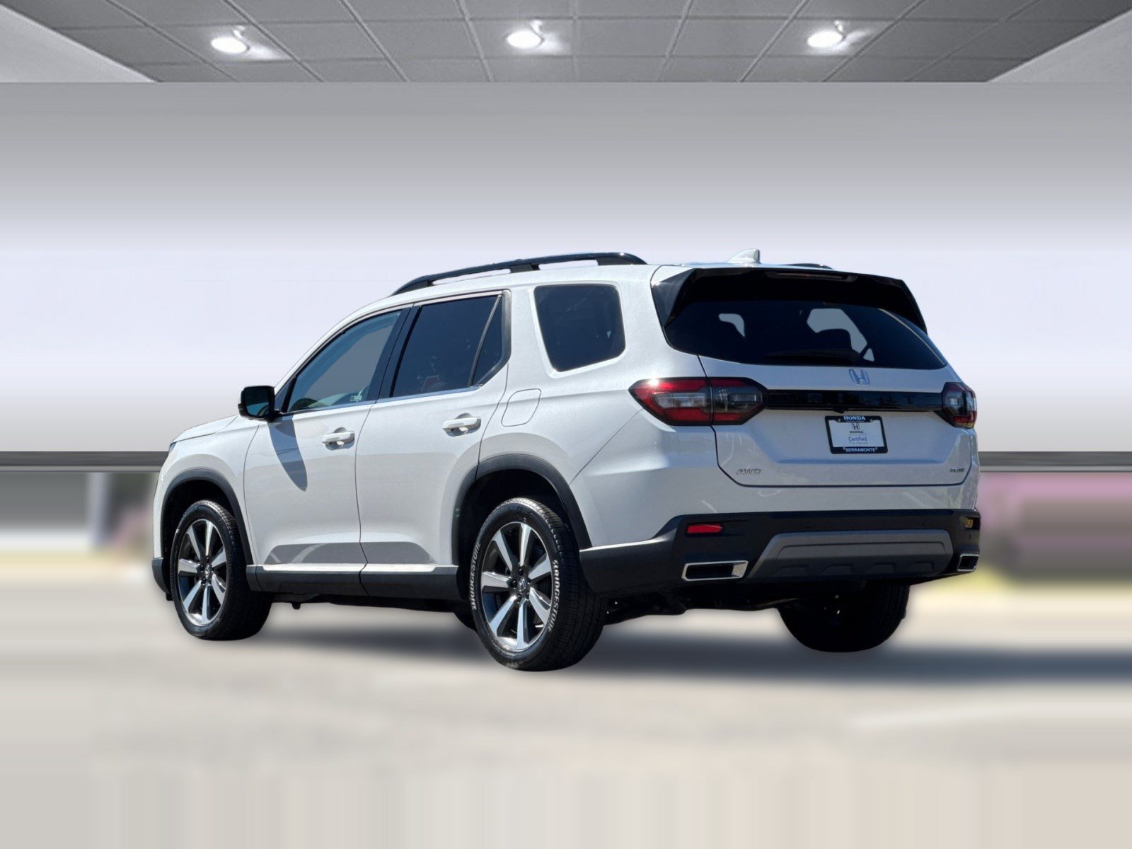Used 2025 Honda Pilot Elite image 3