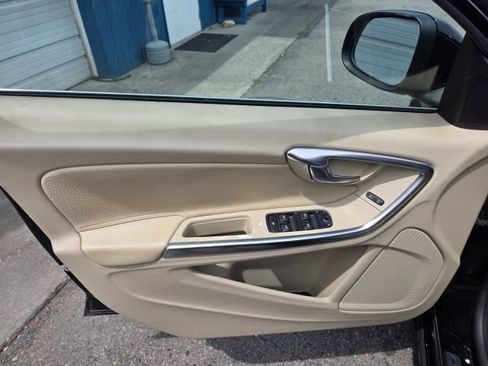 Used 2014 Volvo S60 T5 FWD image 11
