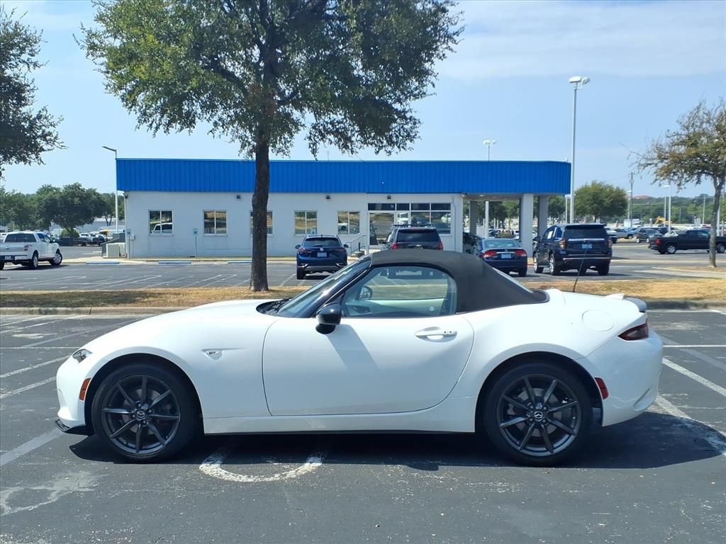 Used 2018 MAZDA MX-5 Miata Club RWD image 9