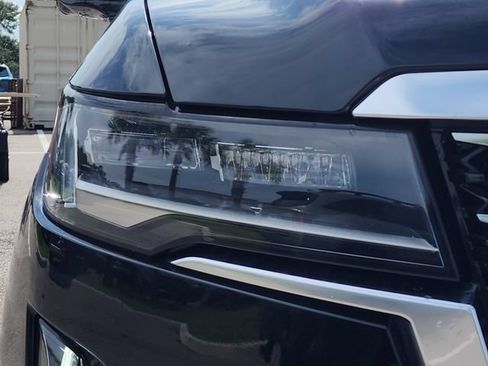 Used 2022 Cadillac Escalade ESV Premium Luxury AWD/4WD image 11