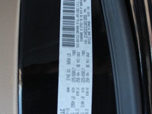 Used 2016 Dodge Grand Caravan SXT image 12