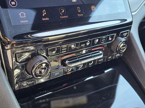 Used 2024 Jeep Grand Cherokee L Limited w/ Luxury Tech Group II image 8