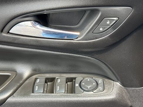Used 2020 Chevrolet Equinox LT FWD image 18