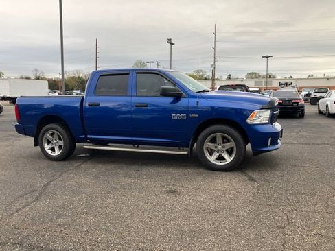 Used 2017 RAM 1500 Express w/ Express Value Package AWD/4WD image 1