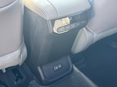 Used 2024 Toyota Highlander LE image 18