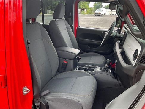 Used 2024 Jeep Gladiator Sport AWD/4WD image 7