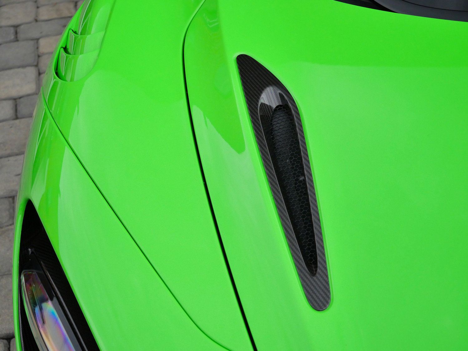 Used 2024 McLaren 750S Spider RWD image 16