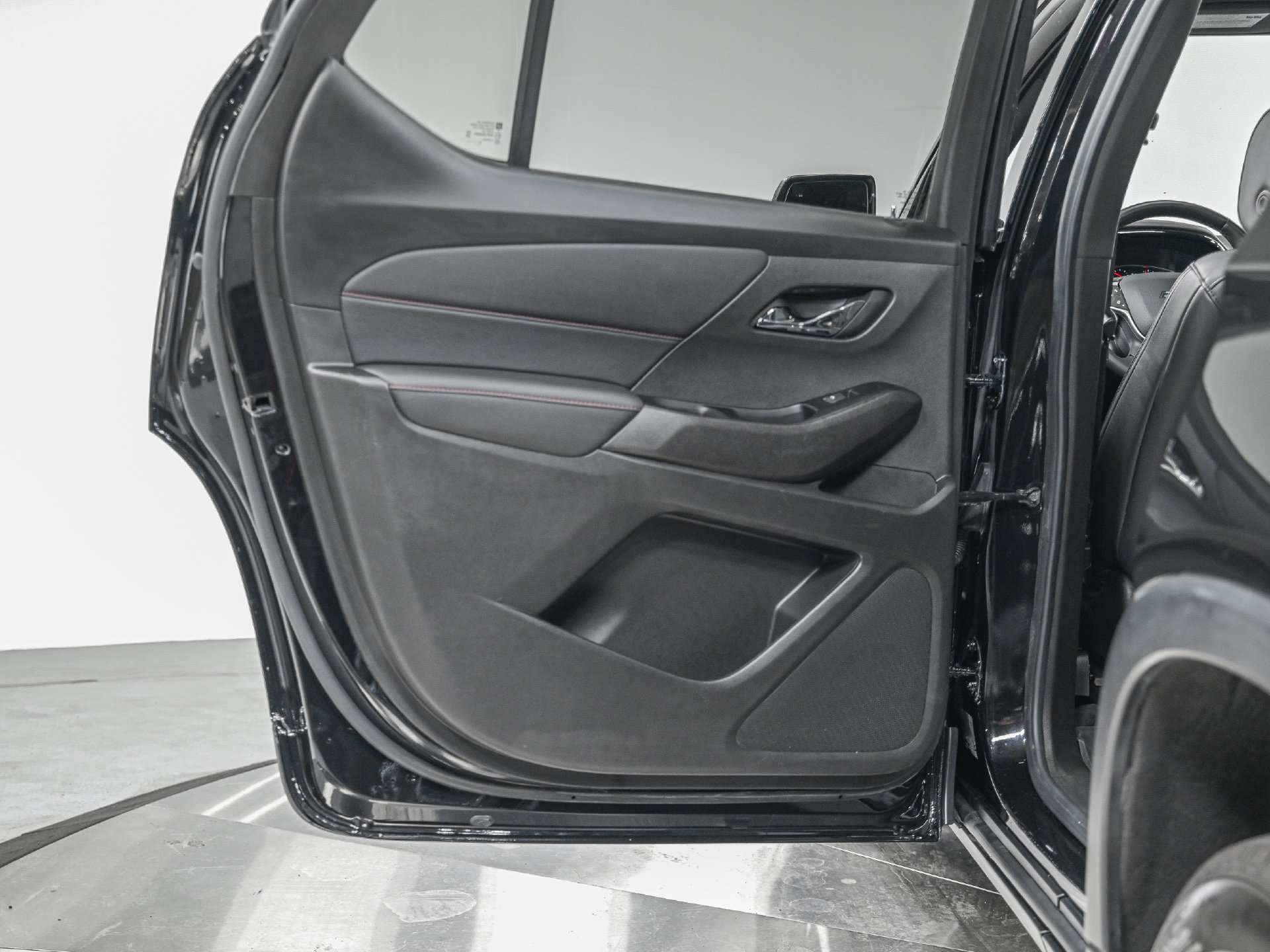 Used 2023 Chevrolet Traverse RS w/ LPO, Floor Liner Package AWD/4WD image 26