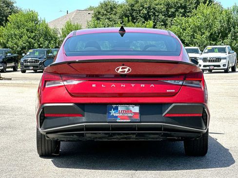 Used 2025 Hyundai Elantra SEL FWD image 14