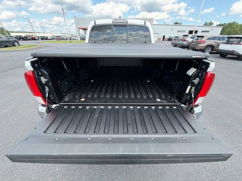 Used 2017 Toyota Tacoma SR5 w/ Tow Package AWD/4WD image 29