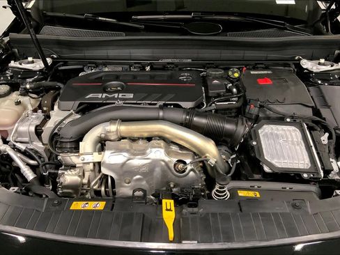 Used 2025 Mercedes-Benz GLB 35 AMG 4MATIC image 30