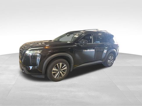 Used 2024 Nissan Pathfinder SL w/ Black Appearance Package AWD/4WD image 1