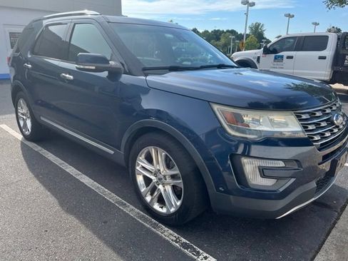 Used 2016 Ford Explorer Limited w/ Equipment Group 301A FWD image 2
