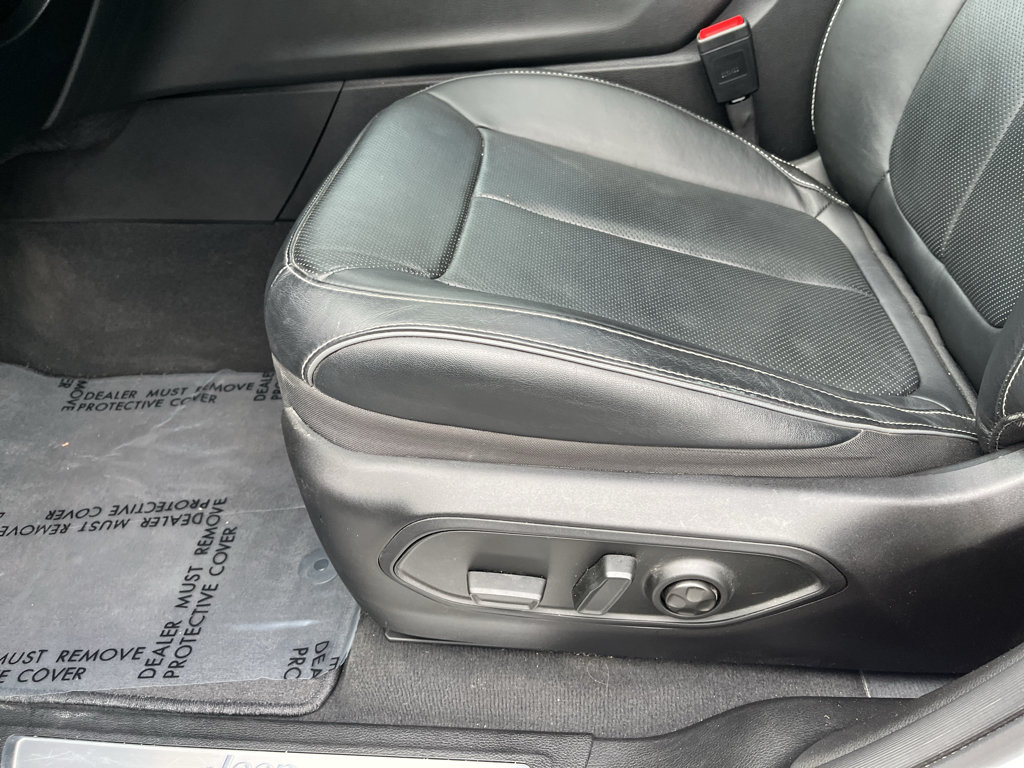Used 2023 Jeep Grand Cherokee Overland RWD image 32