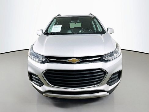 Used 2020 Chevrolet Trax LT w/ LT Convenience Package FWD image 2