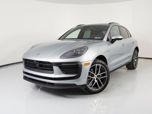 New 2026 Porsche Macan image 1