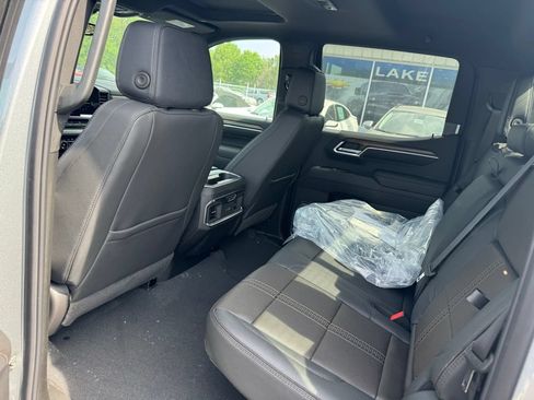 Certified 2025 Chevrolet Silverado 1500 High Country w/ Technology Package AWD/4WD image 19