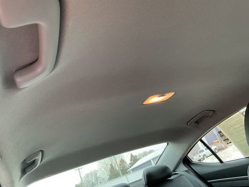 Used 2017 Hyundai Elantra Limited image 35