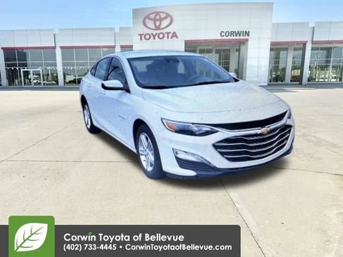 Used 2024 Chevrolet Malibu LT image 1