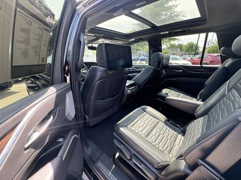 Used 2021 Cadillac Escalade Sport Platinum RWD image 32