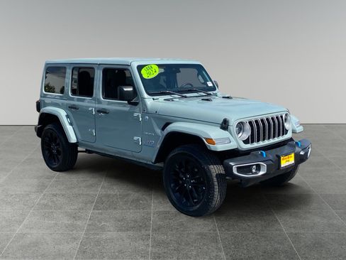 Used 2024 Jeep Wrangler Unlimited Sahara AWD/4WD image 7