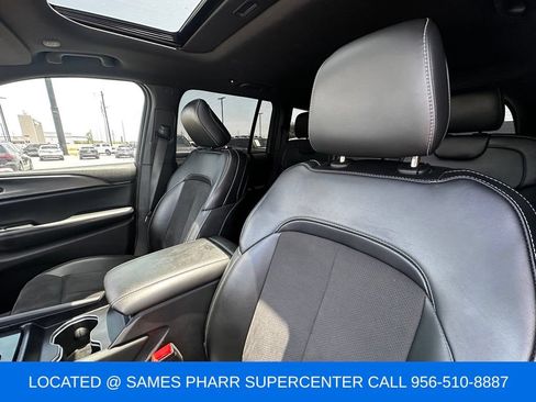 Used 2024 Jeep Grand Cherokee Altitude RWD image 18