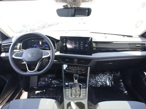 New 2026 Volkswagen Jetta SE FWD image 21