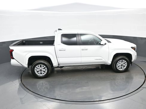 Used 2025 Toyota Tacoma SR5 image 41