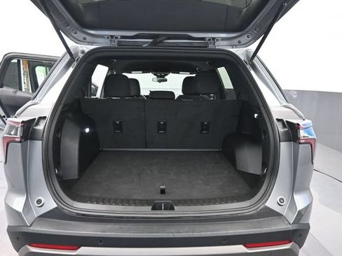 Used 2025 Chevrolet Equinox LT AWD/4WD image 8