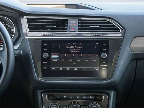 Used 2020 Volkswagen Tiguan SE w/ Panoramic Sunroof Package FWD image 13