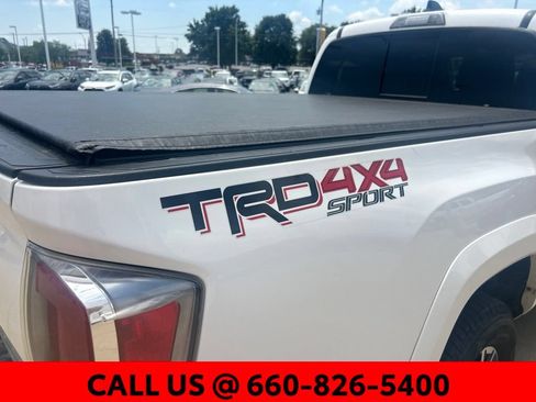 Used 2020 Toyota Tacoma TRD Sport w/ TRD Premium Sport Package AWD/4WD image 7