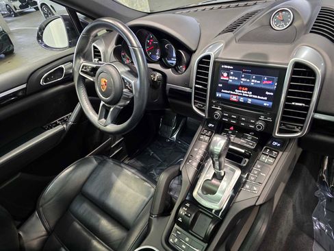 Used 2017 Porsche Cayenne image 31
